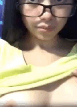Peladita tetona demostrando porque es la putita muy rica del cole 12