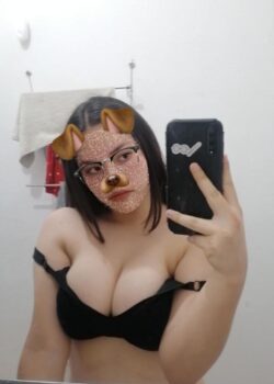 Pendeja tetonaa de 19 años me llena de fotitos 21
