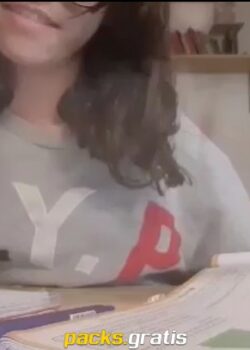 Deliciosa Morra Manda Pack Mientras Hace La Tarea 18