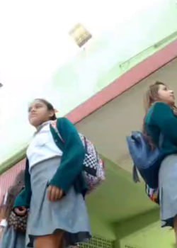 CALZONEANDO morritas afuera de un colegio 23