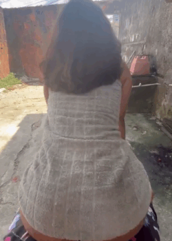 RICO CULO como lo mueve al aire libre 8