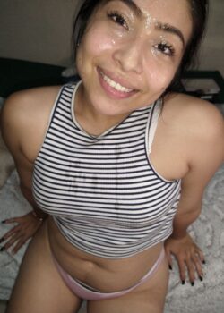Culona le dejan la cara llena de leche 11