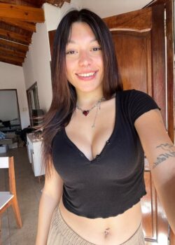 Pendeja trola arg con grandes tetas 23