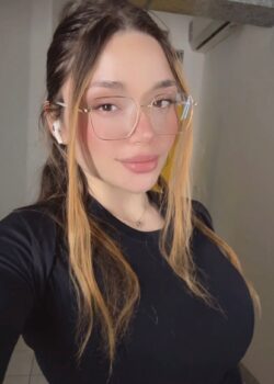Mi prima culona me manda fotitos hot 23