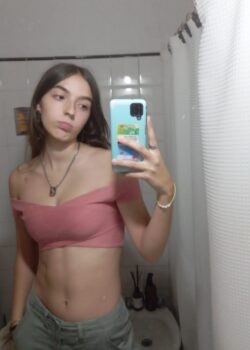 Mi compañera de clases es una terrible petera 14