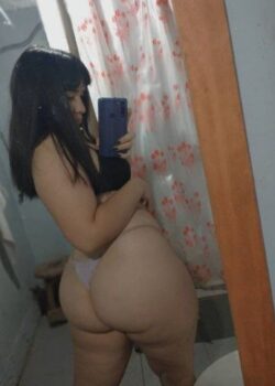 Morra culona de la prepa le manda sus fotos al profesor para pasar la materia 1