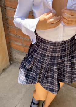 COLEGIALA INOCENTE viene a follar con su maestro para no reprovar la escuela 20