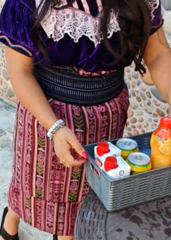 Guatemalteca vendedora de jugos termino follada en mi casa 13