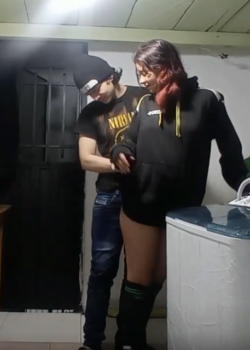 INCESTO con mi hermana mientras lava ropa en la terraza 25
