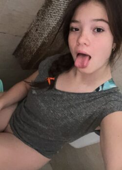 Morra de carita tierna manda fotitos atrevidas a su novio 24
