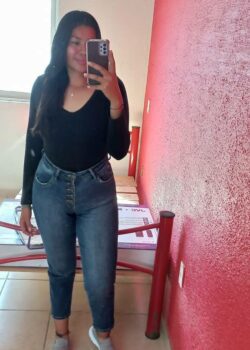Ella con ganas de conocer un motel para culiar 13