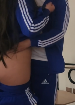 Pillan a jóvenes cogiendo en el aula 19