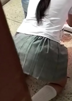 Mientras Ella Hace LIMPIEZA Cuando Están Solos en la CASA 16