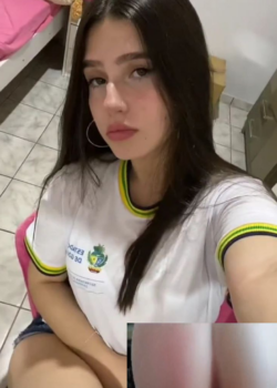 Pendeja tetona de 19 años cogiendo con su compañero 24