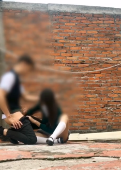 COJEMOS En La ESCUELA Nos gusta COGER atrás de los salones 3