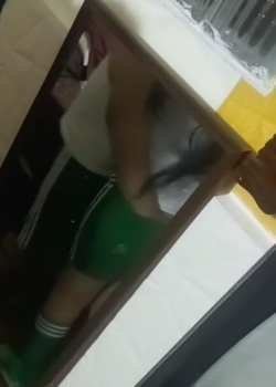 Le bajo los shorts de educación física a mi compañerita de clase y follamos 1