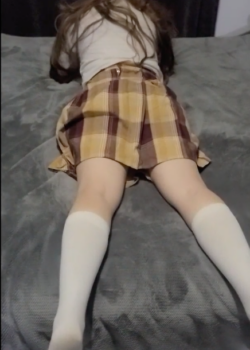 NENA Colegiala Estudiante de Monterrey llega del colegio y es castigada por su padrastro 9