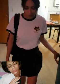 Videos de esta putita colegiala cogiendo con su profesor 5