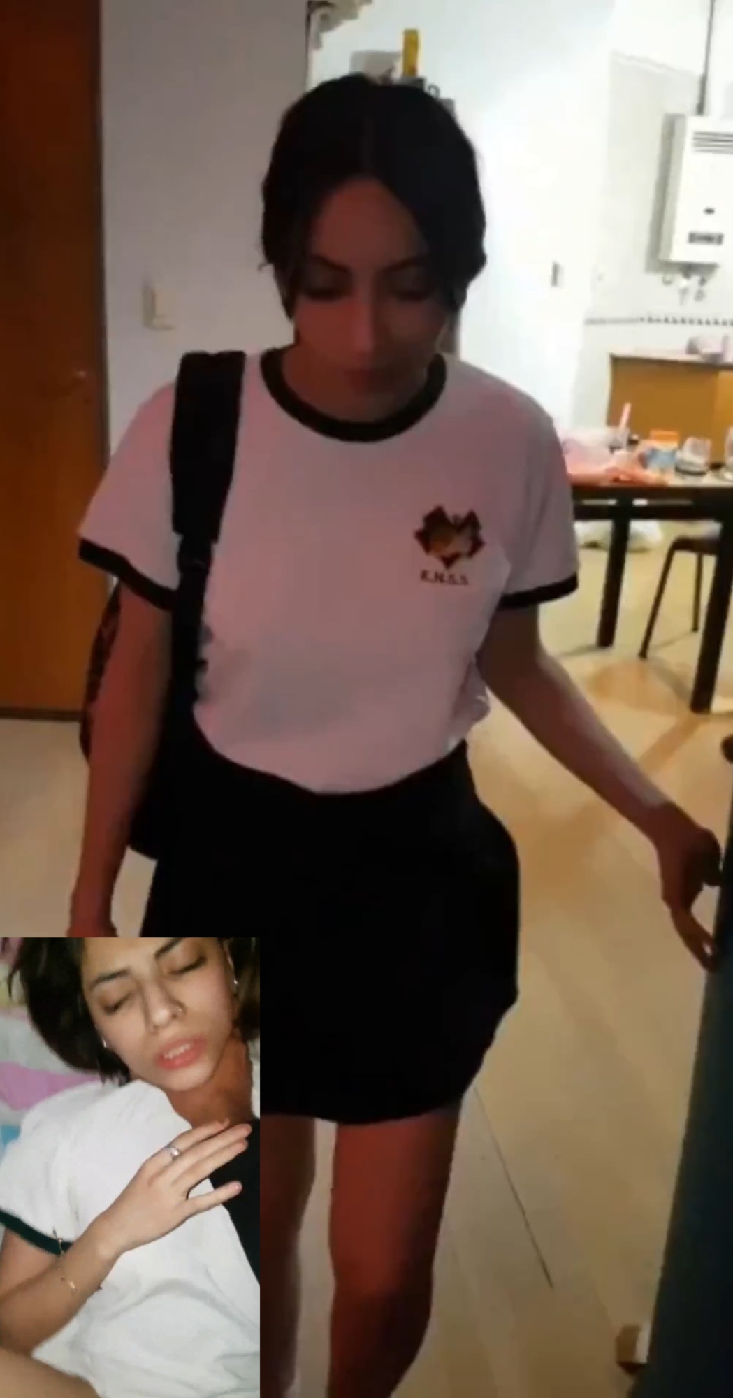 Videos de esta putita colegiala cogiendo con su profesor 6