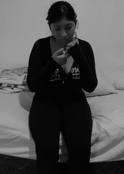 JOVENCITA llega a un casting desesperada por DINERO 11