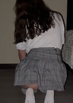 NO creeras el enorme CULO que tiene 17