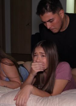 Se aprovecha de la amiga de su HIJA 26